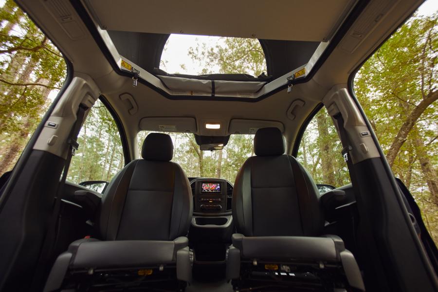 Интерьер Mercedes-Benz Weekender 2020 года  (фото 26 из 38)